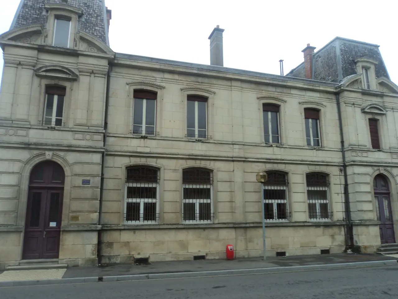 Tucquegnieux village ancienne mairie