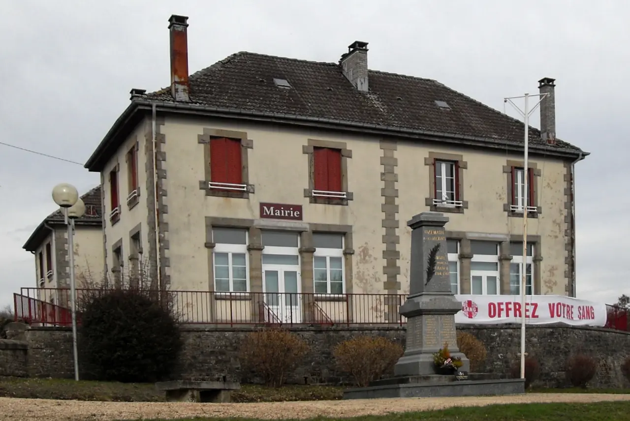 Uzemain, Mairie