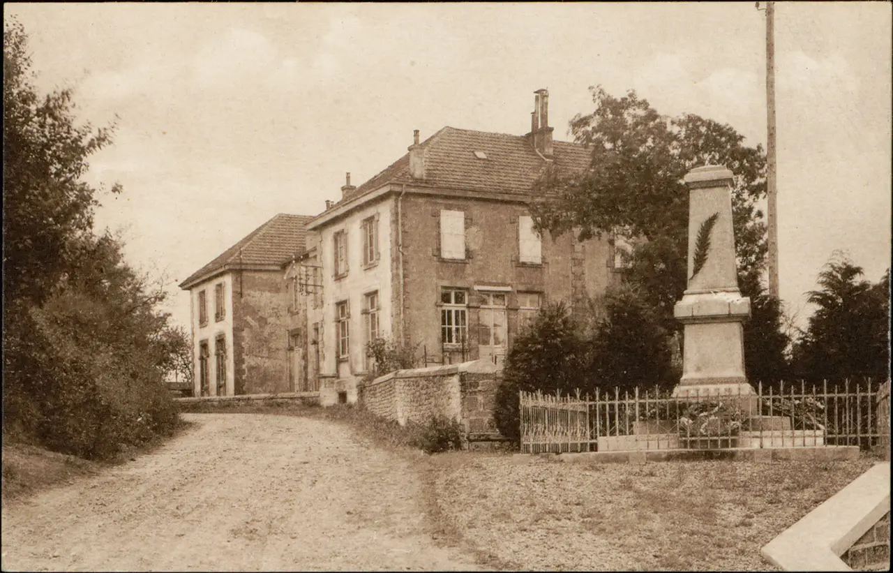 <div class='fn'> [Uzemain, La Marie, l'École et la poste]</div>