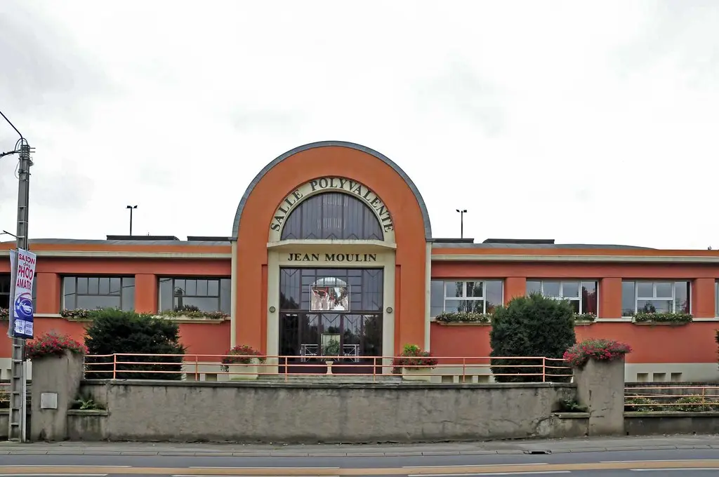 Audun le Tiche Villerupt l'ancienne piscine de Micheville transformée en salle polyvalente