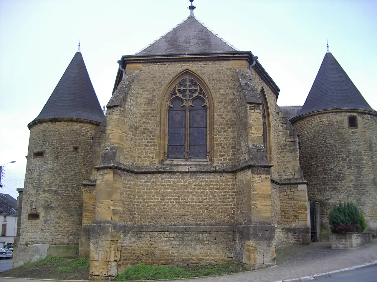 File:Eglise fortifiée de Vivier-au-Court Ardennes 1.JPG