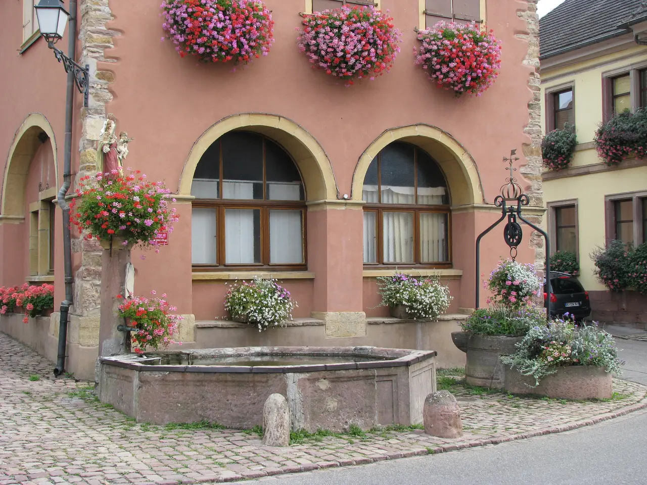 Fontaine et puits Westhalten