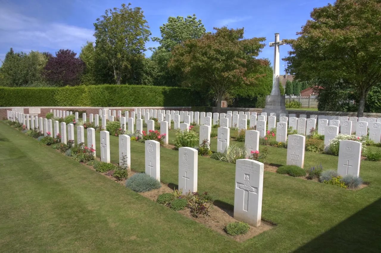 Achicourt road cimetery 01