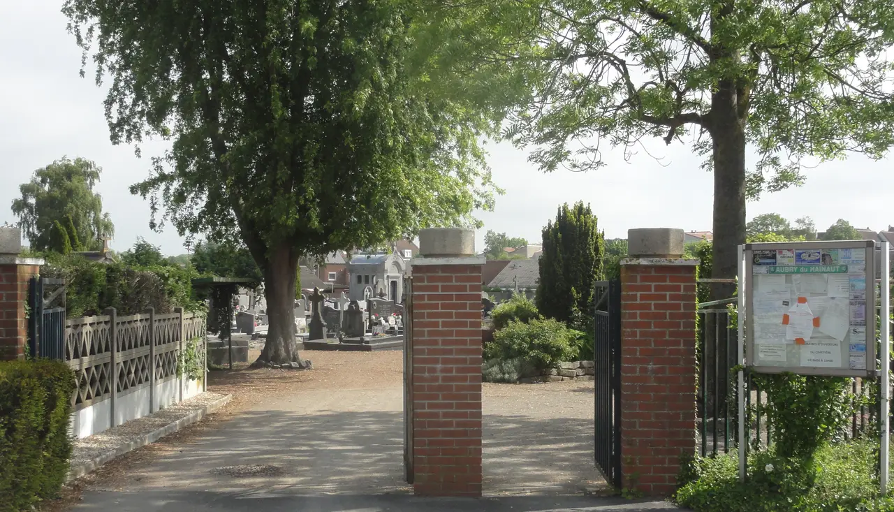 Aubry-du-Hainaut - Cimetière d'Aubry-du-Hainaut (01)