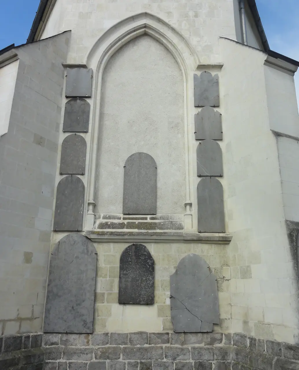 Aubry-du-Hainaut - Cimetière de l'église Sainte-Marie-Madeleine (03)