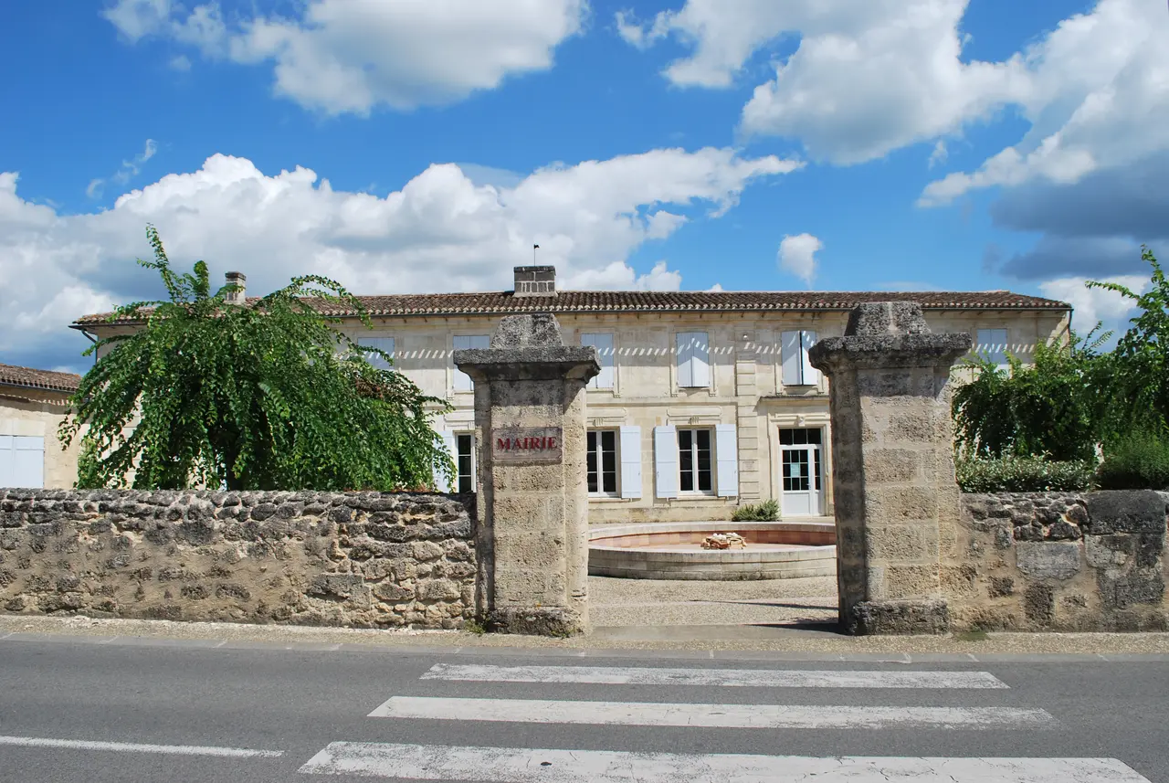 Aubie-et-Espessas Mairie