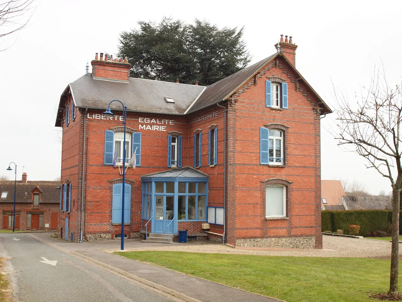 Auneuil-FR-60-mairie-1