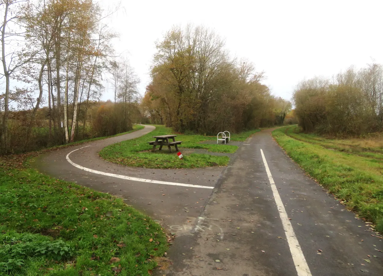 Bifurcation de Montguillain entre la voie verte de Beauvais à Gournay et la voie verte de Rainvillers à Auneuil