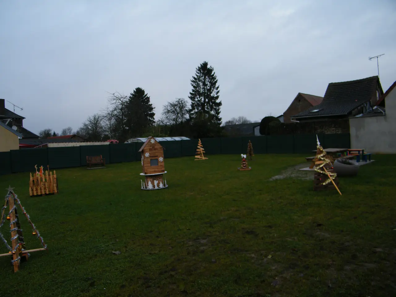 Bernaville, Somme, Fr, parc de jeux