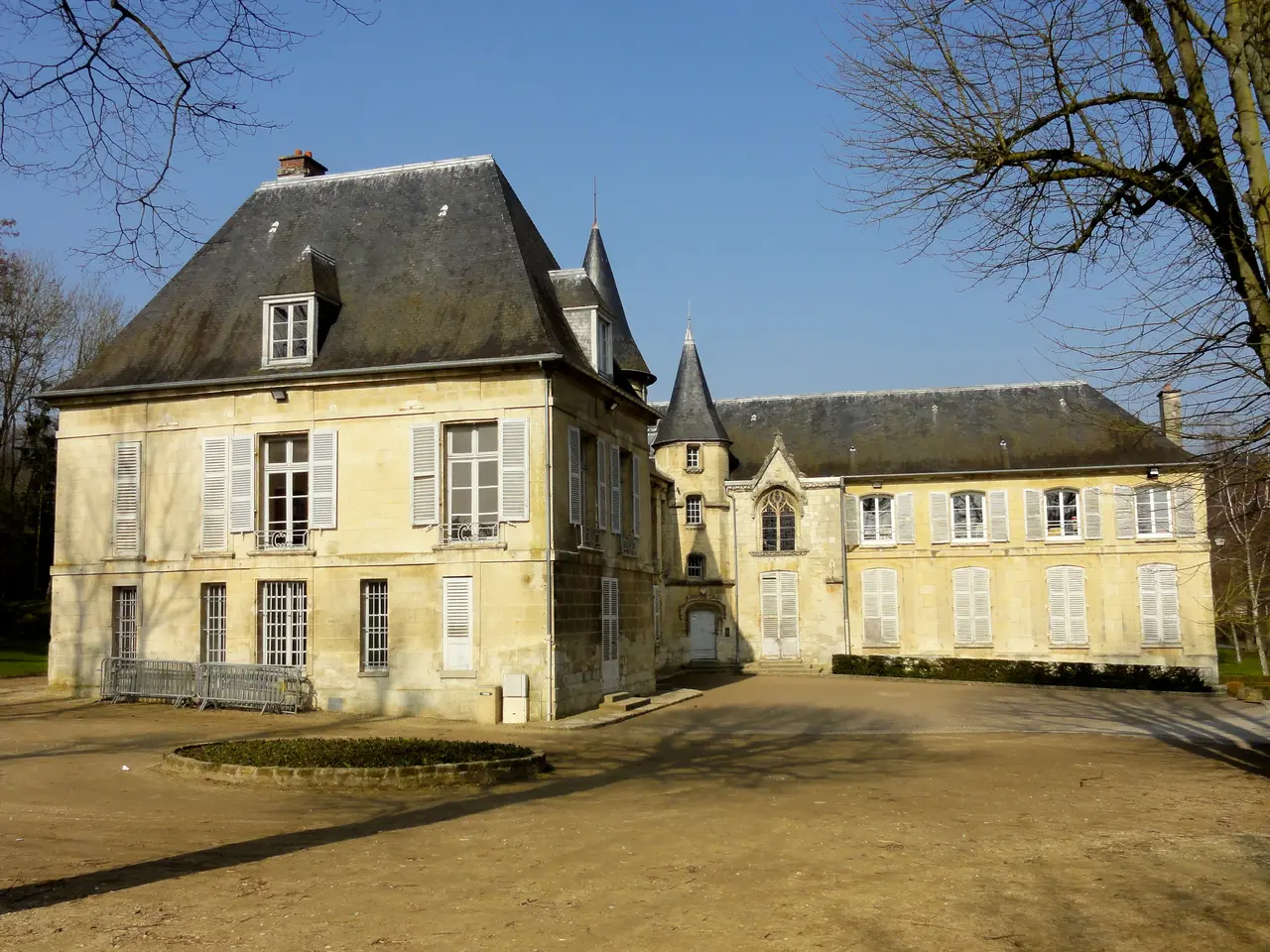 Béthisy-Saint-Pierre (60), château de la Douye