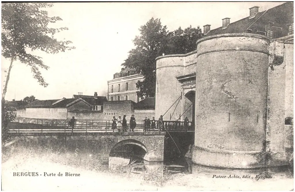 Postcard: Bergues - Porte de Bierne, sent Jan 1915