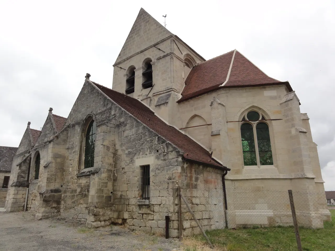 Billy-sur-Aisne (Aisne) église Saint-Léger (02)