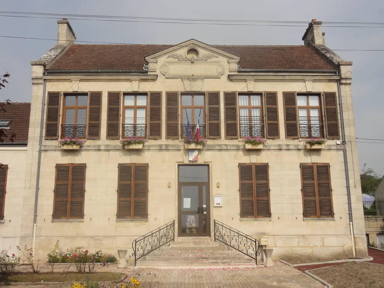 Brenouille (60), la mairie, rue Robert-Guerlin 1