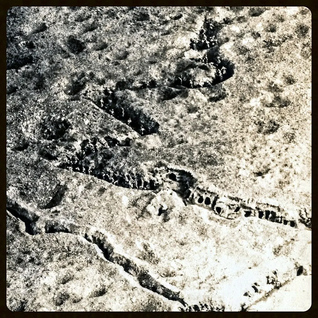 Détail de Tranchée de première ligne française entre Vermandovillers et Ablaincourt, Chaulnes (France,Somme) Arrivée des renforts, le 17 septembre 1916 - Photo Sautour