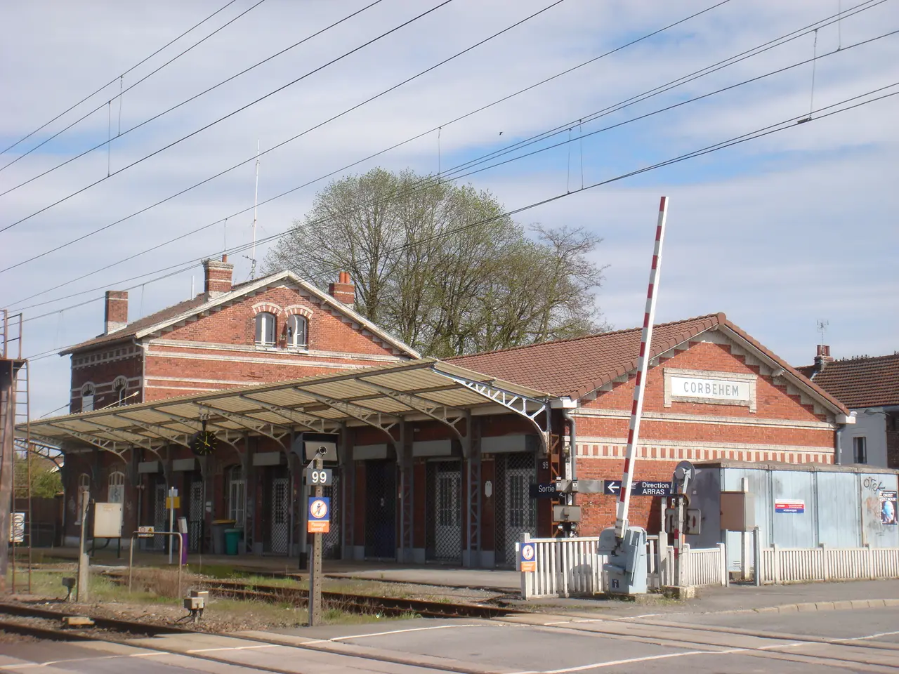 File:Gare de CORBEHEM ( Pas de Calais).JPG