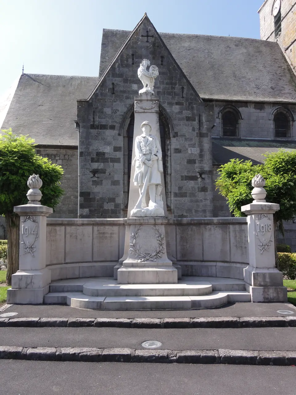Cousolre (Nord, Fr) monument aux morts A