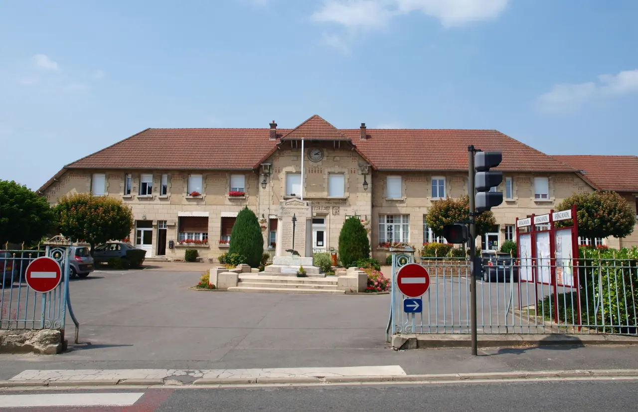 Crouy-FR-02-mairie-07