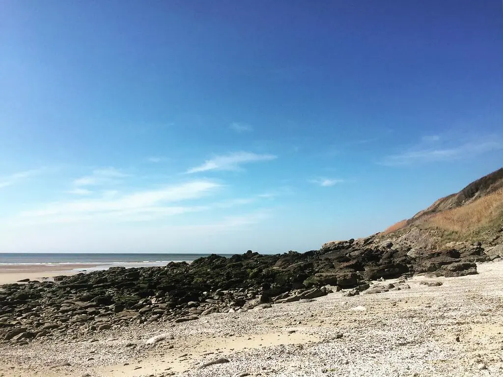 cladelcroix: Virée à la plage, Équihen-Plage, France #beach #sky #bluesky #sand #sea #holidays #igworldclub #ig_photooftheday #instagood #photooftheday #beautiful #instadaily #art #amazing #bestoftheday #travel #instago #all_shots #trip #travelgram #inst