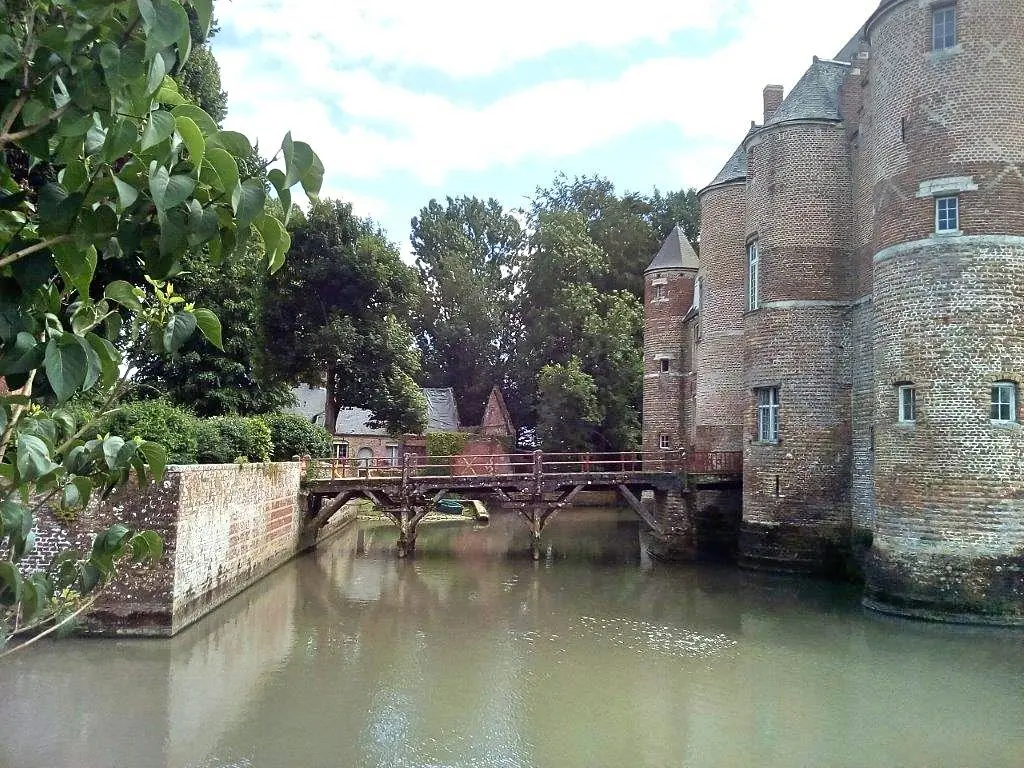 Esquelbecq.- Le parc et les abords du Château (11)