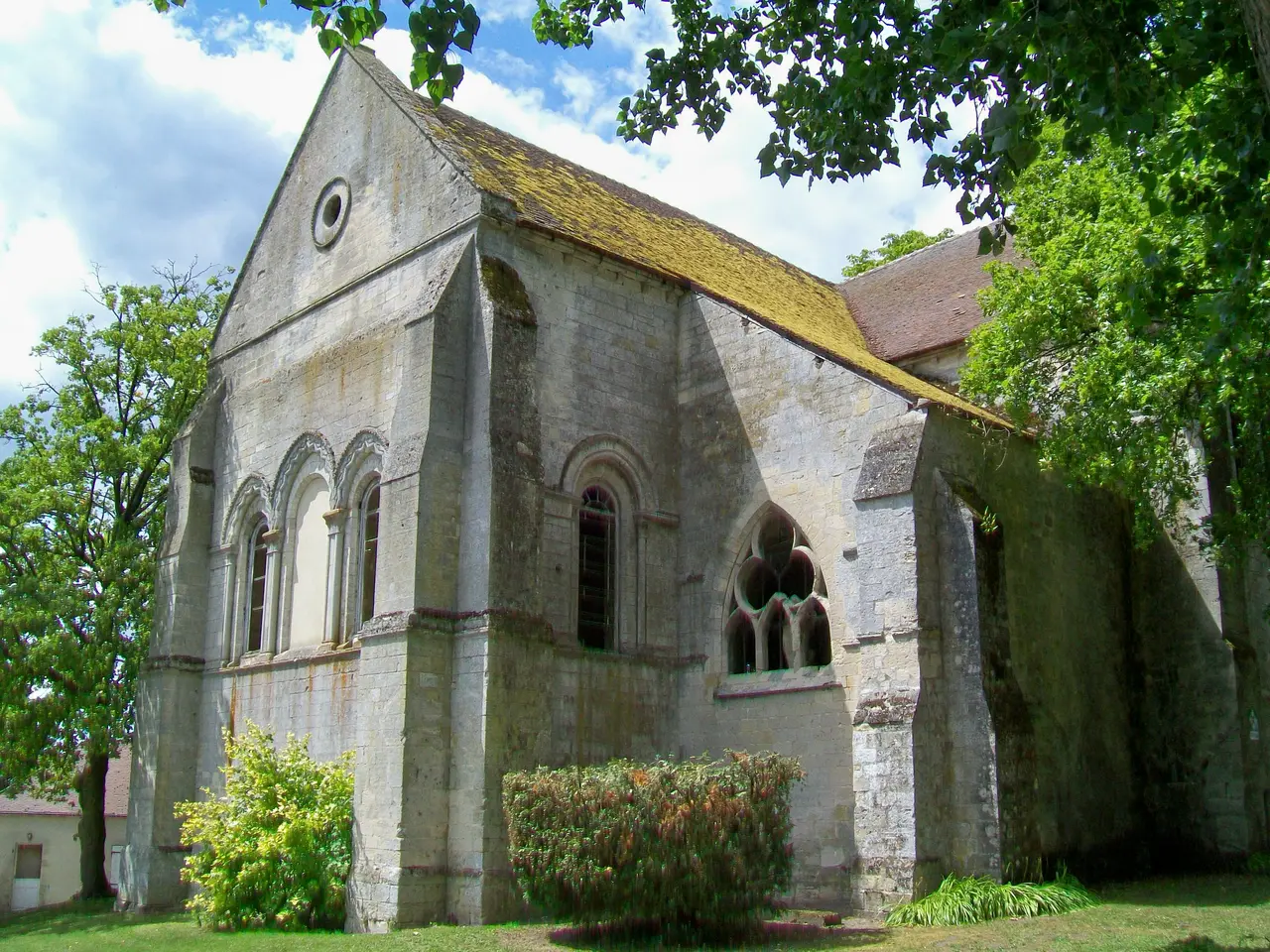 Fleurines (60), Saint-Christophe, chapelle ruinée de l'ancien prieuré, depuis le nord-est