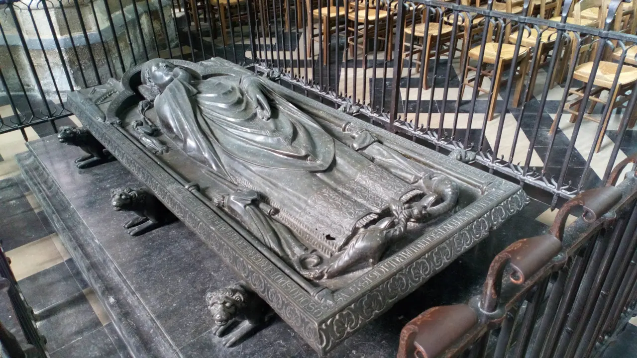 Gisant d'Evrard de Fouilloy 2