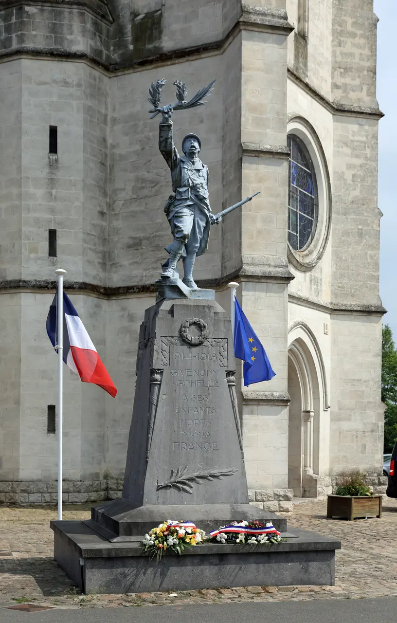Givenchy-en-Gohelle Monument aux Morts R01