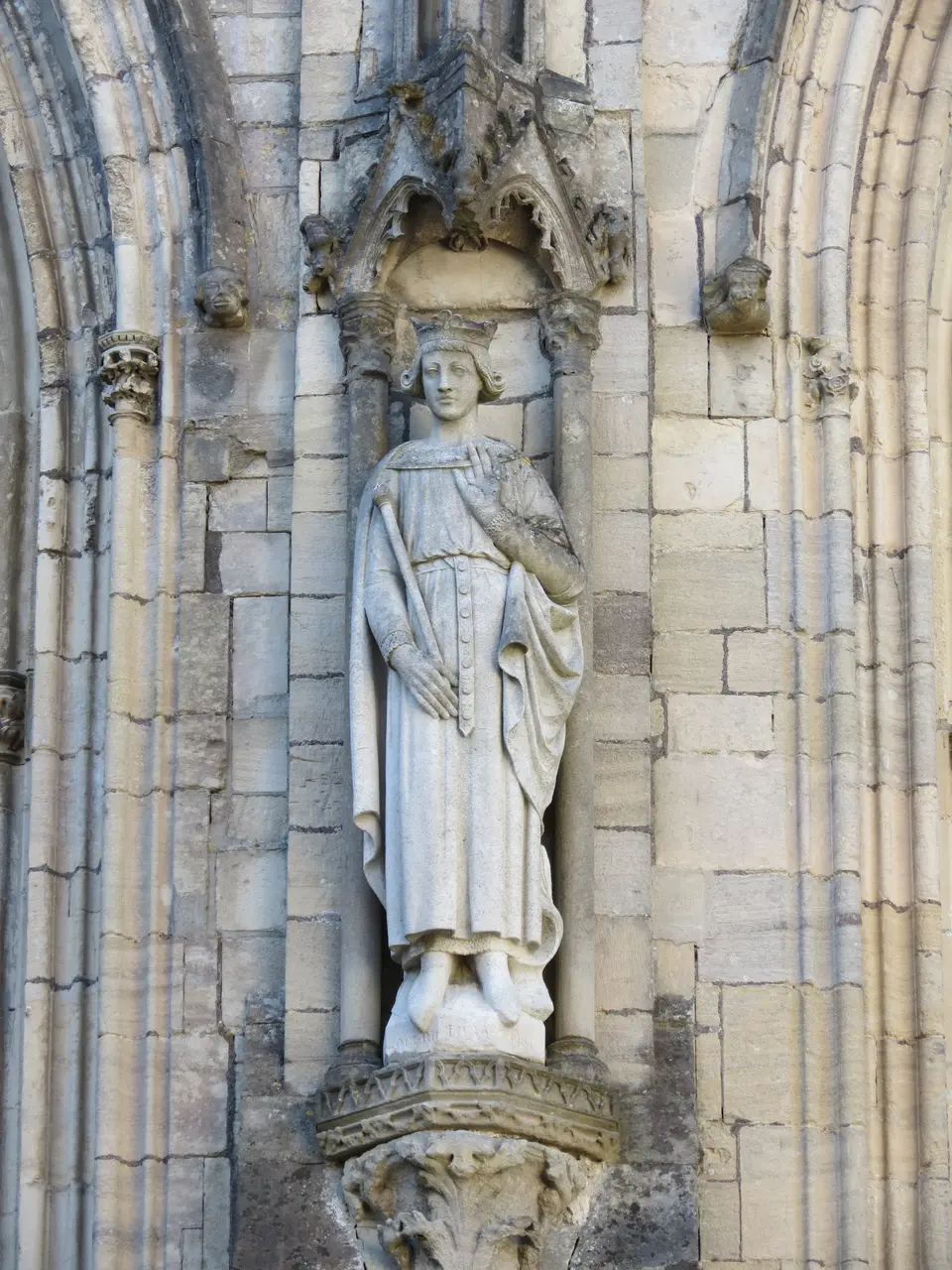 Statue cathédrale Coutances Robert Guiscard