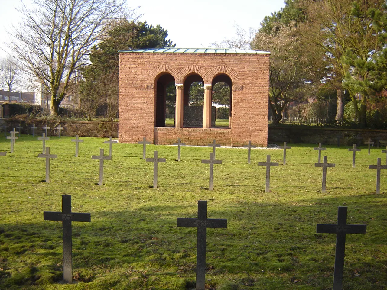 File:Halluin - Deutscher Soldatenfriedhof Halluin 4.jpg