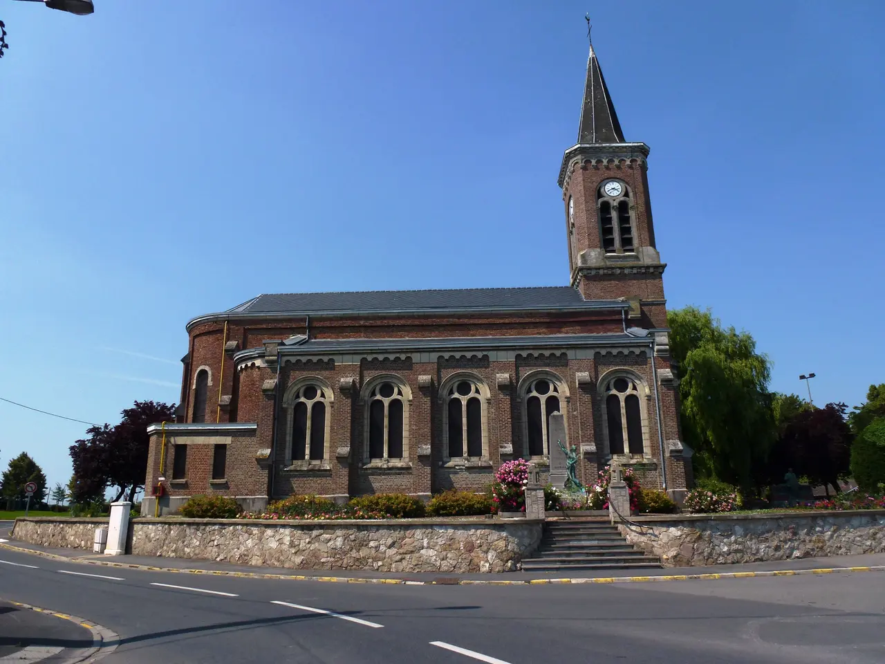 Haulchin (Nord, Fr) église, extérieur
