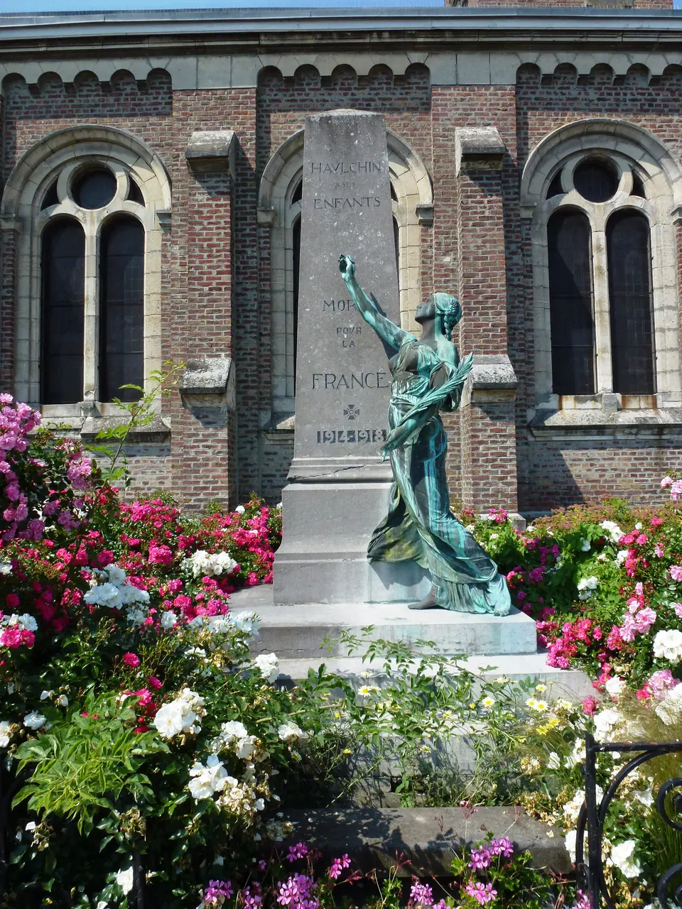 Haulchin (Nord, Fr) monument aux morts