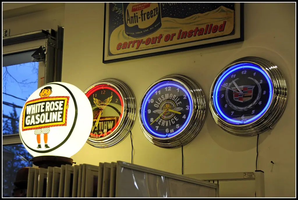 Hemmings Auto News (Interior Photos, 2 of 2)