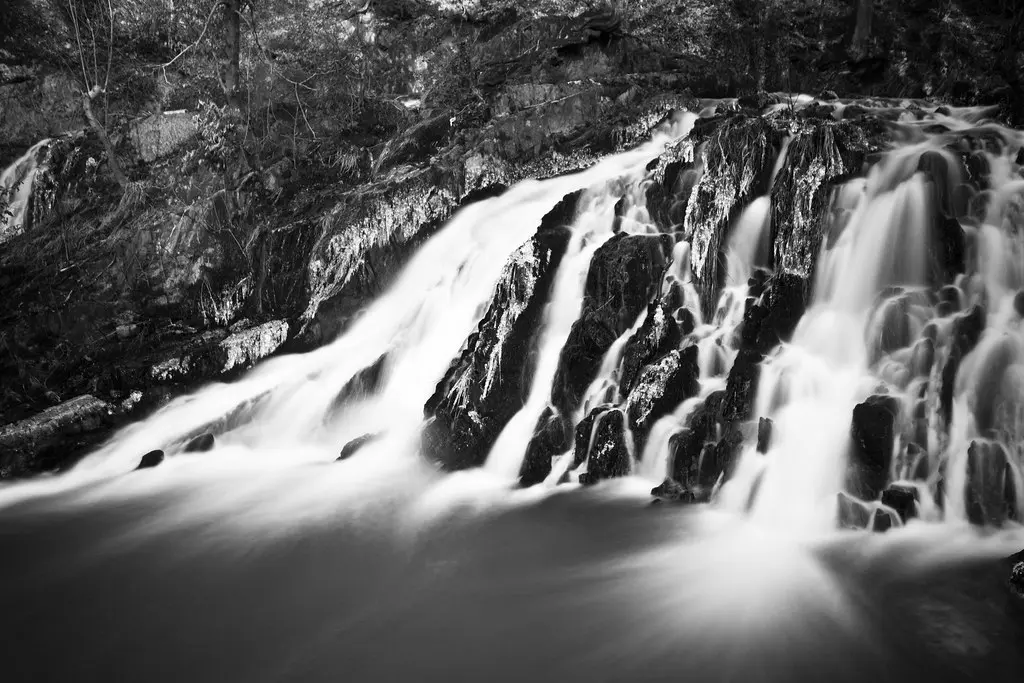 Cascade de Blangy (Hirson) B&W, par Franck Vervial