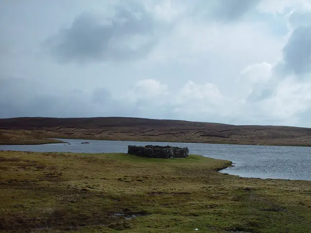 Vats-Houll Loch, Whalsay, Shetland - geograph.org.uk - 146407