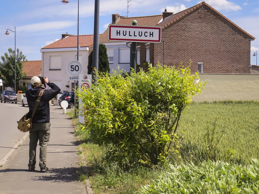 Tim Taking Photos at Hulluch / Tim prenant des photos à Hulluch