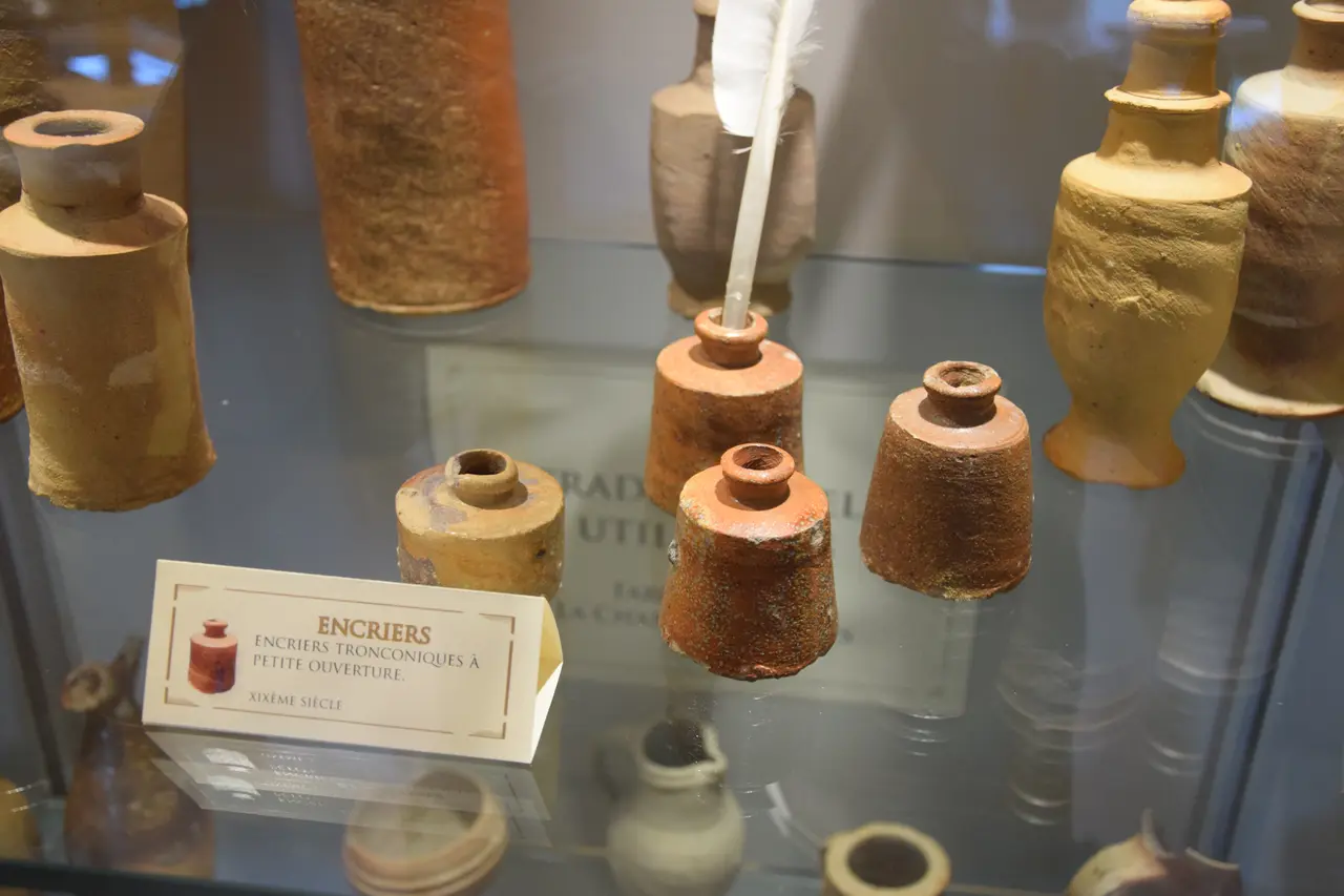 Musée de la poterie de Lachapelle-aux-Pots encriers