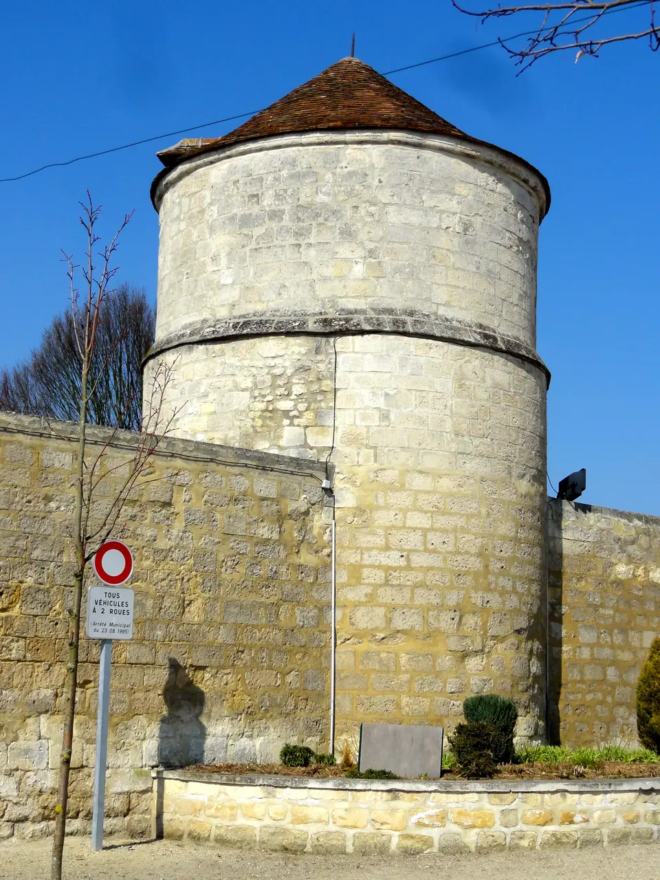 Lacroix-Saint-Ouen (60), grande ferme, colombier 1