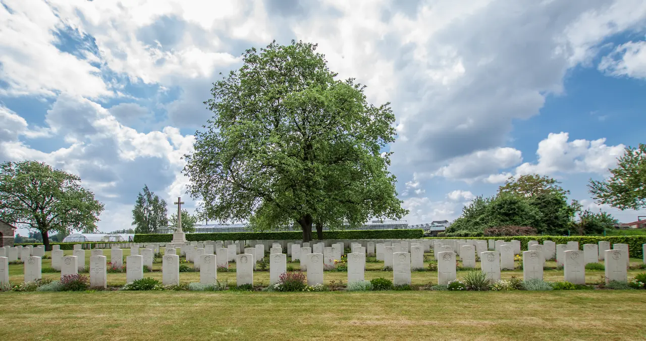 Laventie Military Cemetery 27