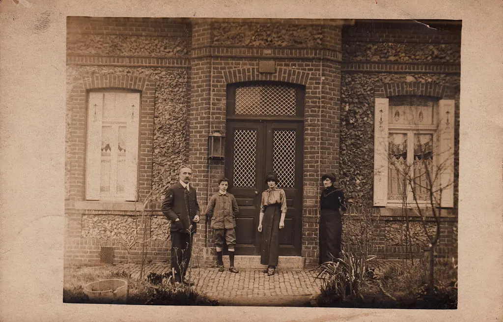 The inhabitants of 'Villa des Roses', Le Cateau-Cambrésis (1913)