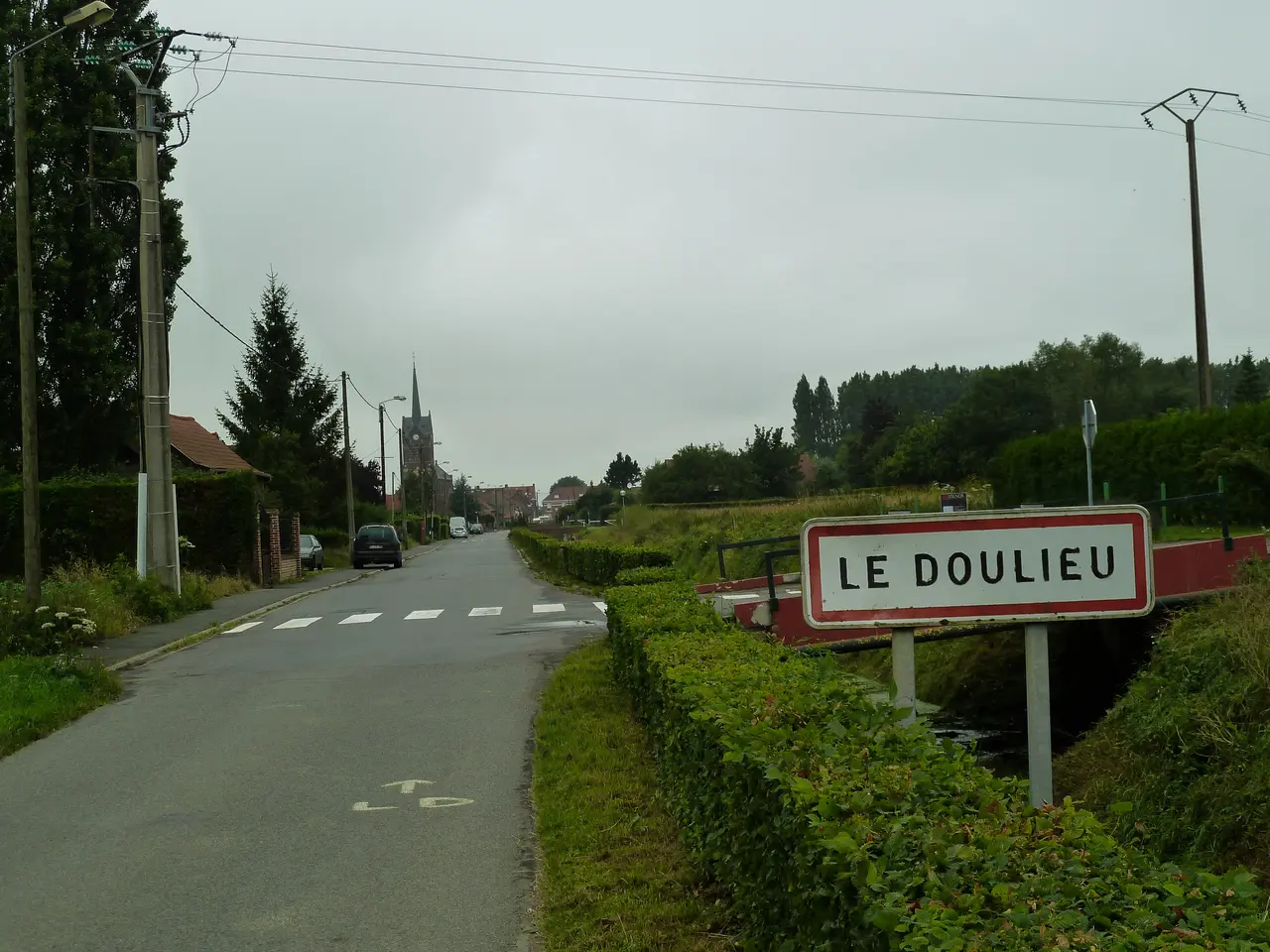 Le Doulieu, France.- city limit