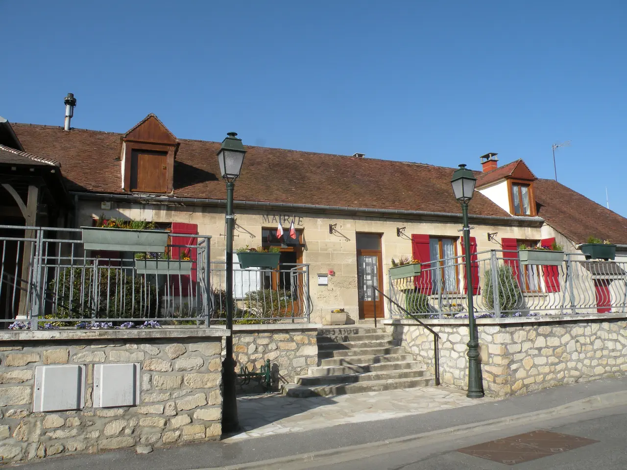Le Mesnil-en-Thelle mairie 1