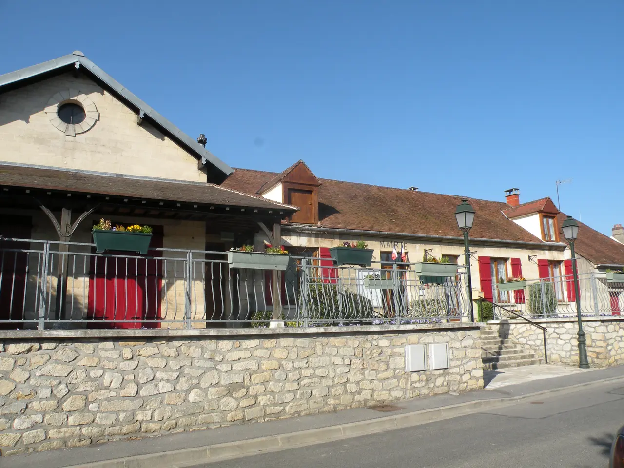 Le Mesnil-en-Thelle mairie 2