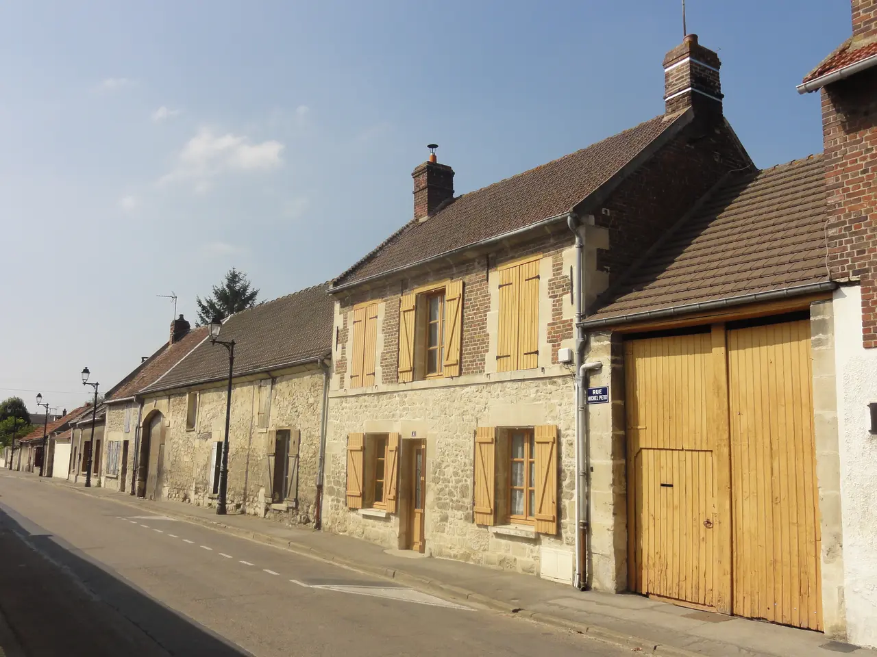 Les Ageux (60), rue Michel-Petit 4