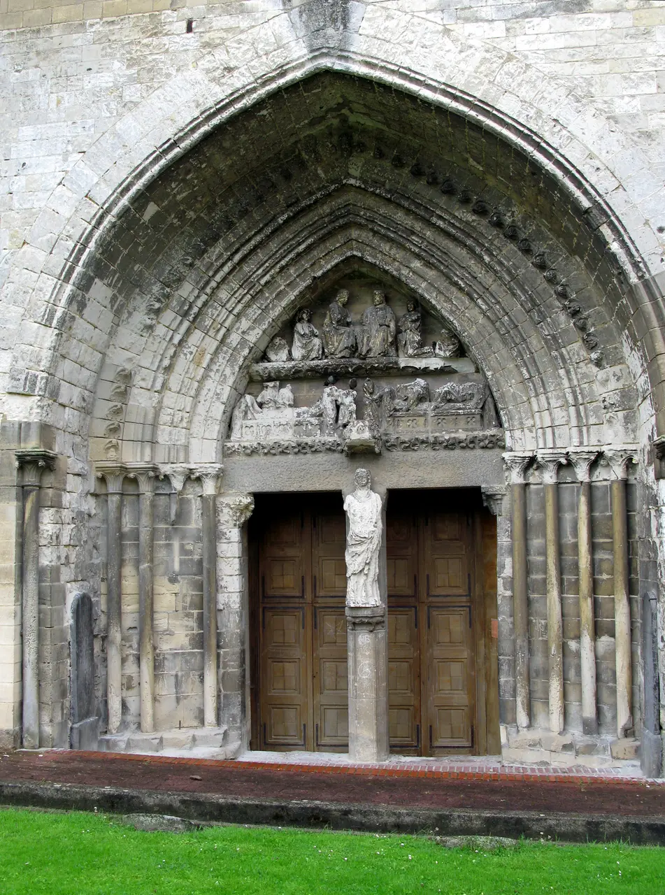 Longpré-les-Corps-Saints église (portail)
