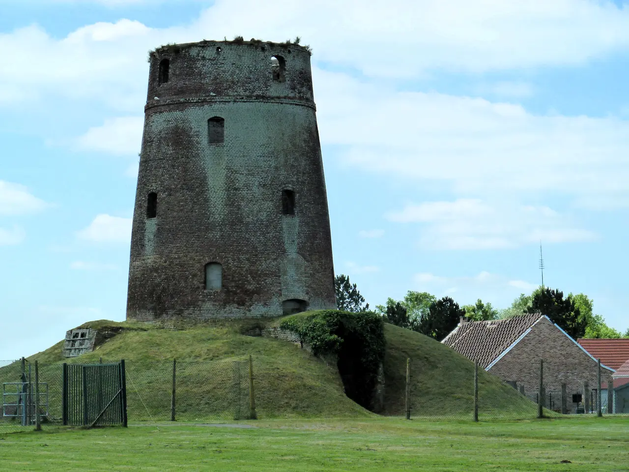 Looberghe, France, vestige du moulin