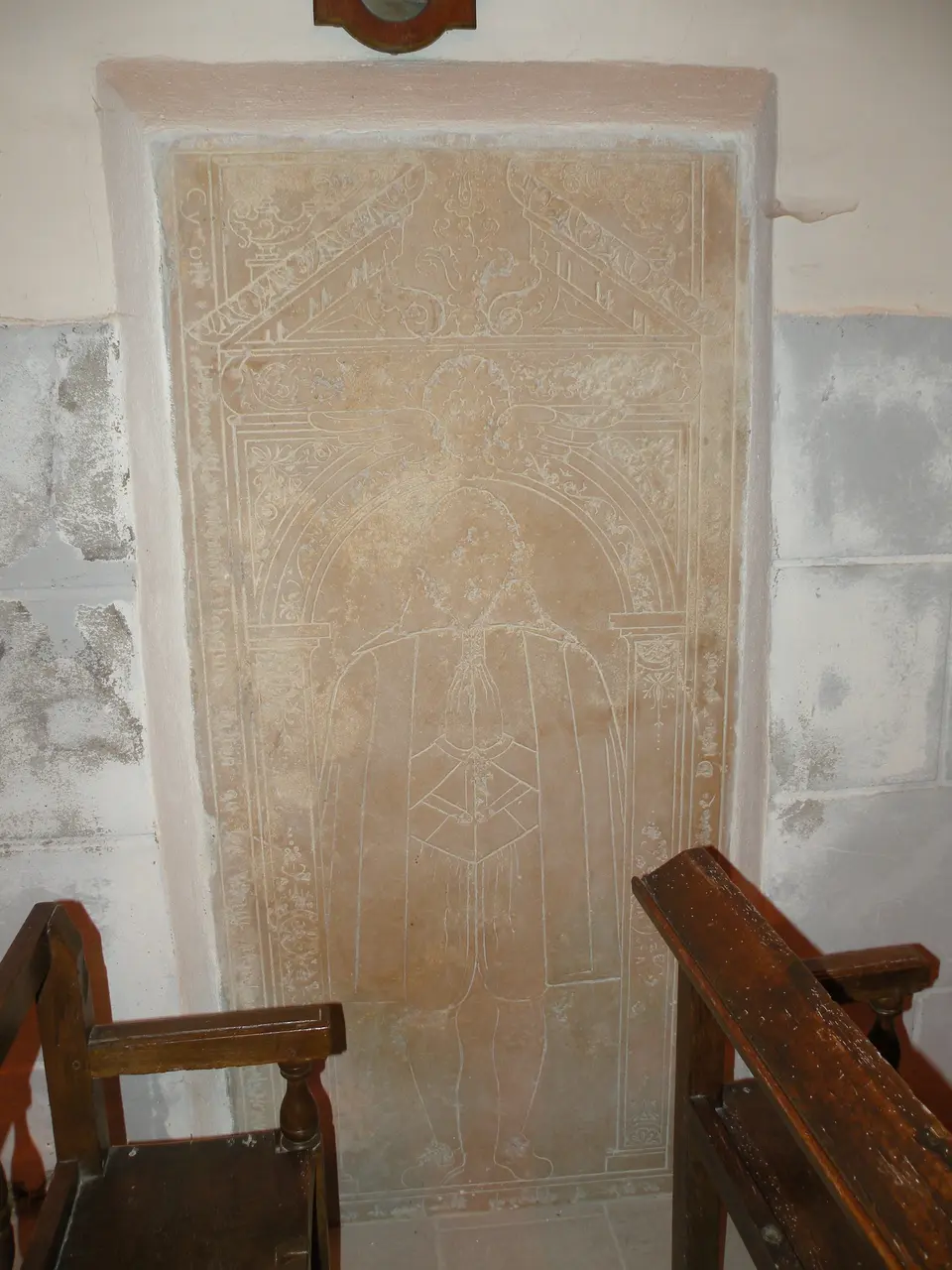Église Sainte-Marguerite de Lormaison dalle 2