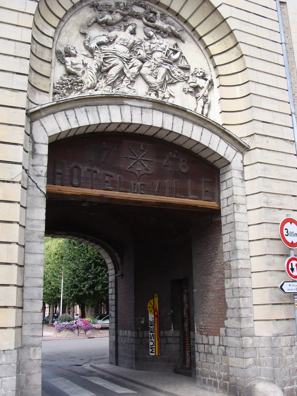 Marchiennes- hôtel de ville et Musée d'histoire locale