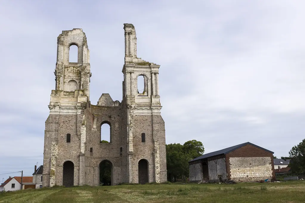 Ruins of Mont-Saint-Éloi Abbey / Ruines de l’abbaye du Mont Saint-Éloi