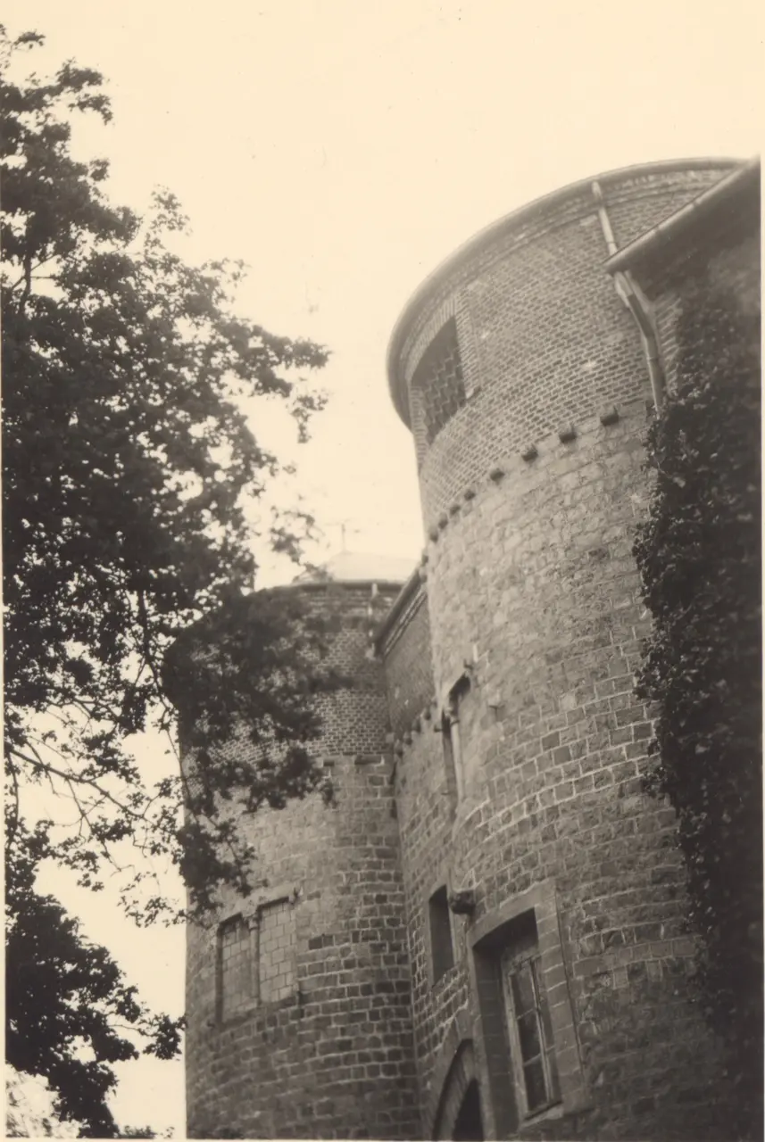 File:Château Montigny-en-Ostrevent (1951) cropped.jpg