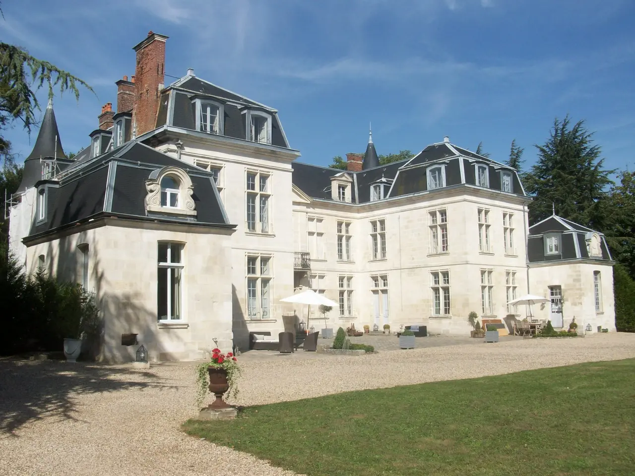 Neuilly-sous-Clermont (Oise) - Auvillers, vue générale du château