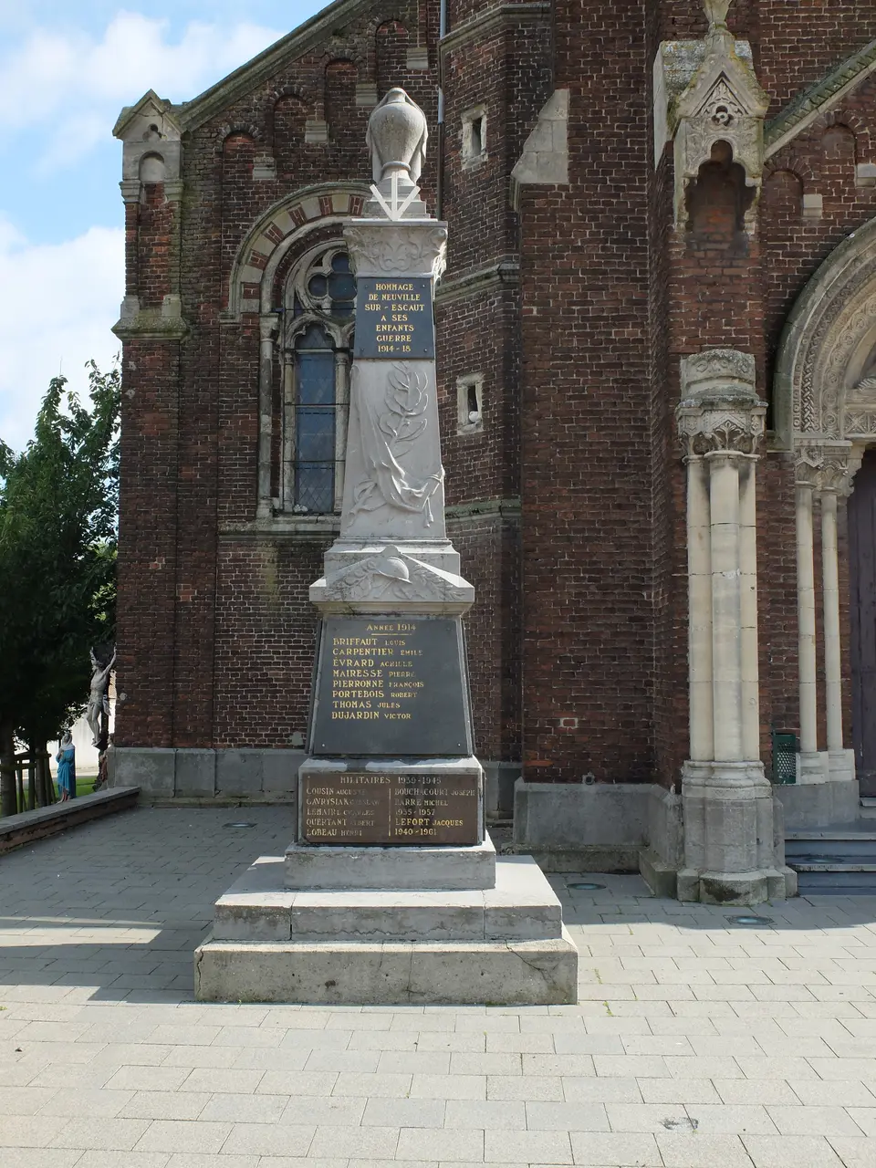 Neuville-sur-Escaut - Monument aux morts